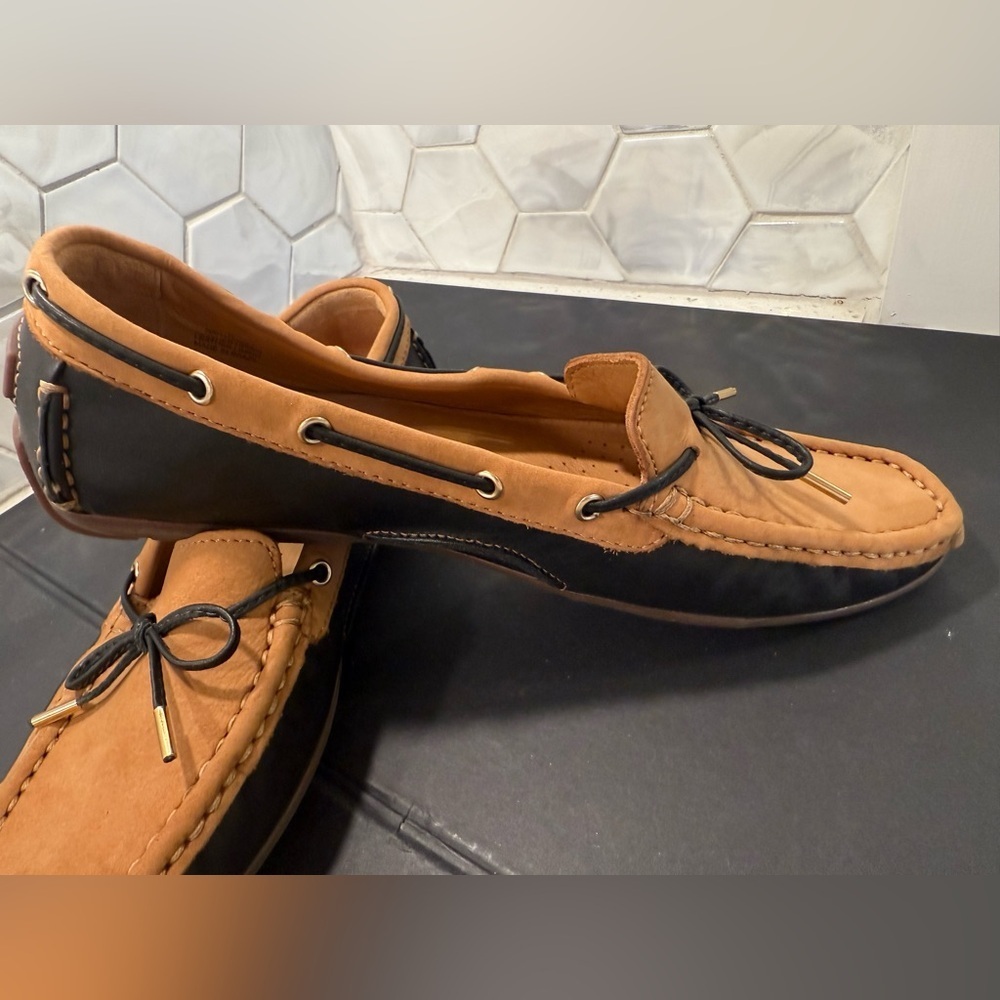 Driver Club USA Woman’s Premium Leather Loafers Nantucket Sz 9 Tan & Black Bow - Picture 3 of 12
